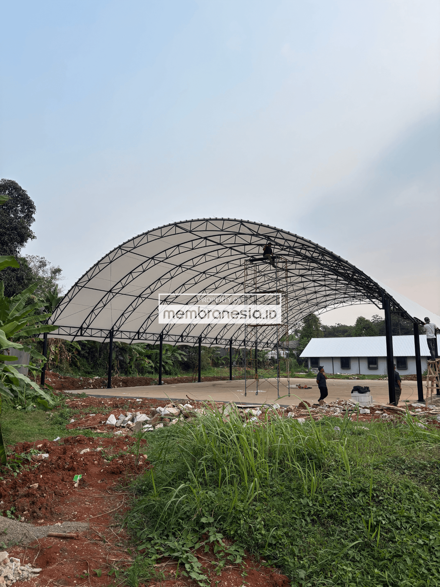desain atap membran lapangan olahraga